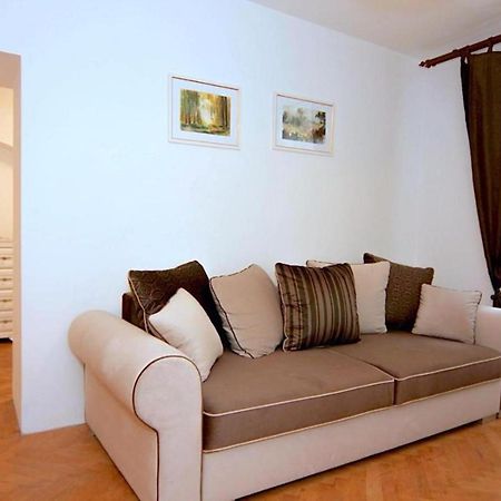Valentina'S Apartment In City Center Brasov Exterior photo