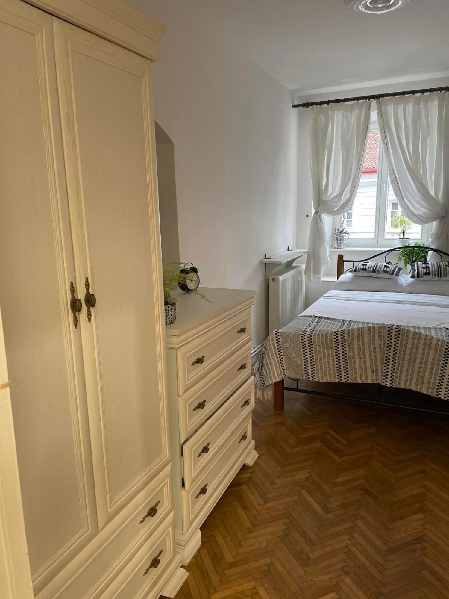 Valentina'S Apartment In City Center Brasov Exterior photo