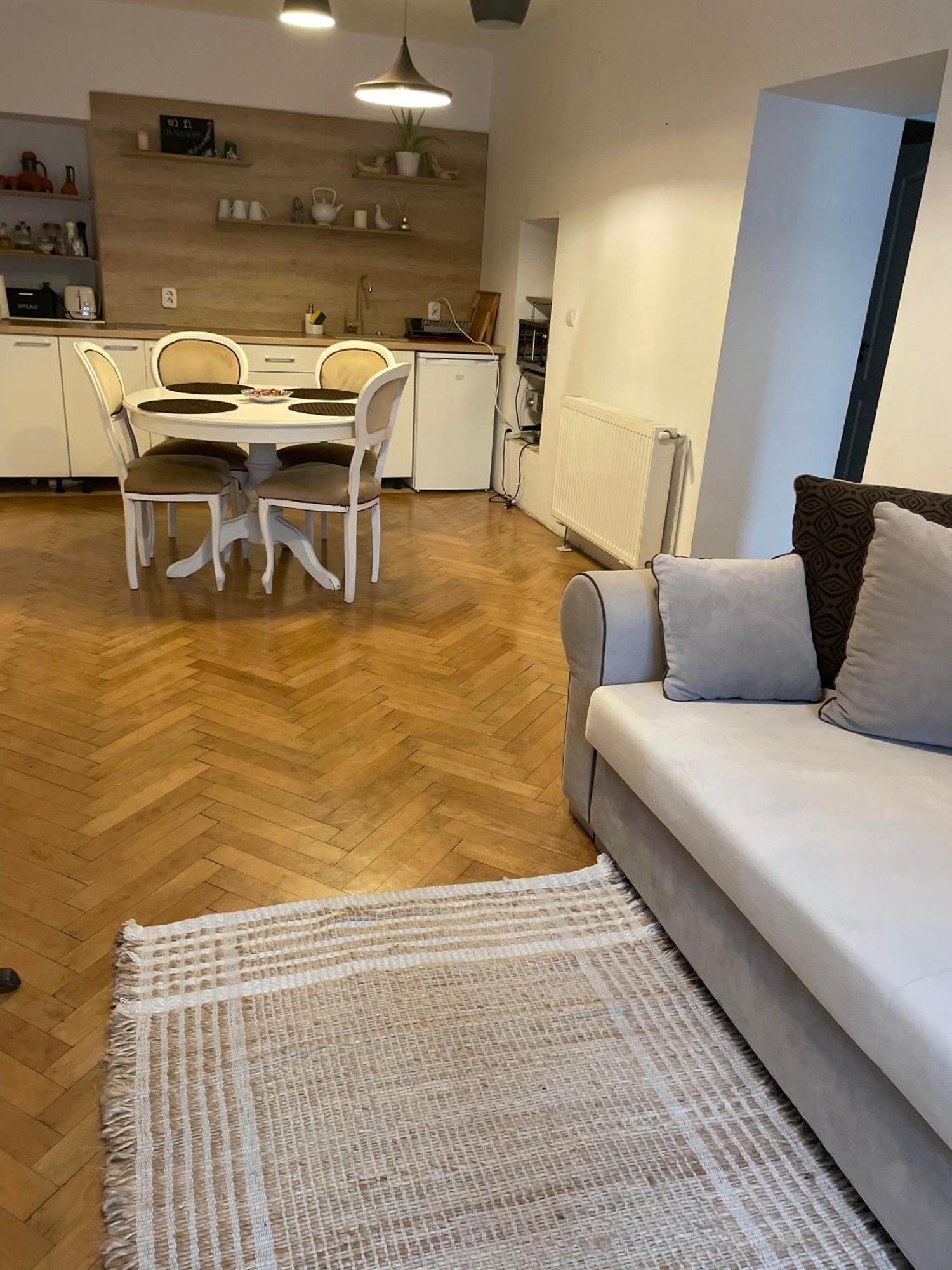 Valentina'S Apartment In City Center Brasov Exterior photo