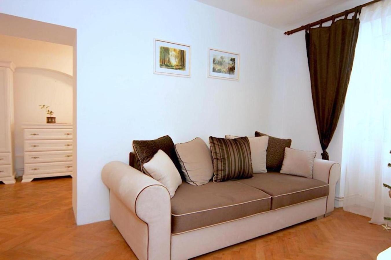 Valentina'S Apartment In City Center Brasov Exterior photo